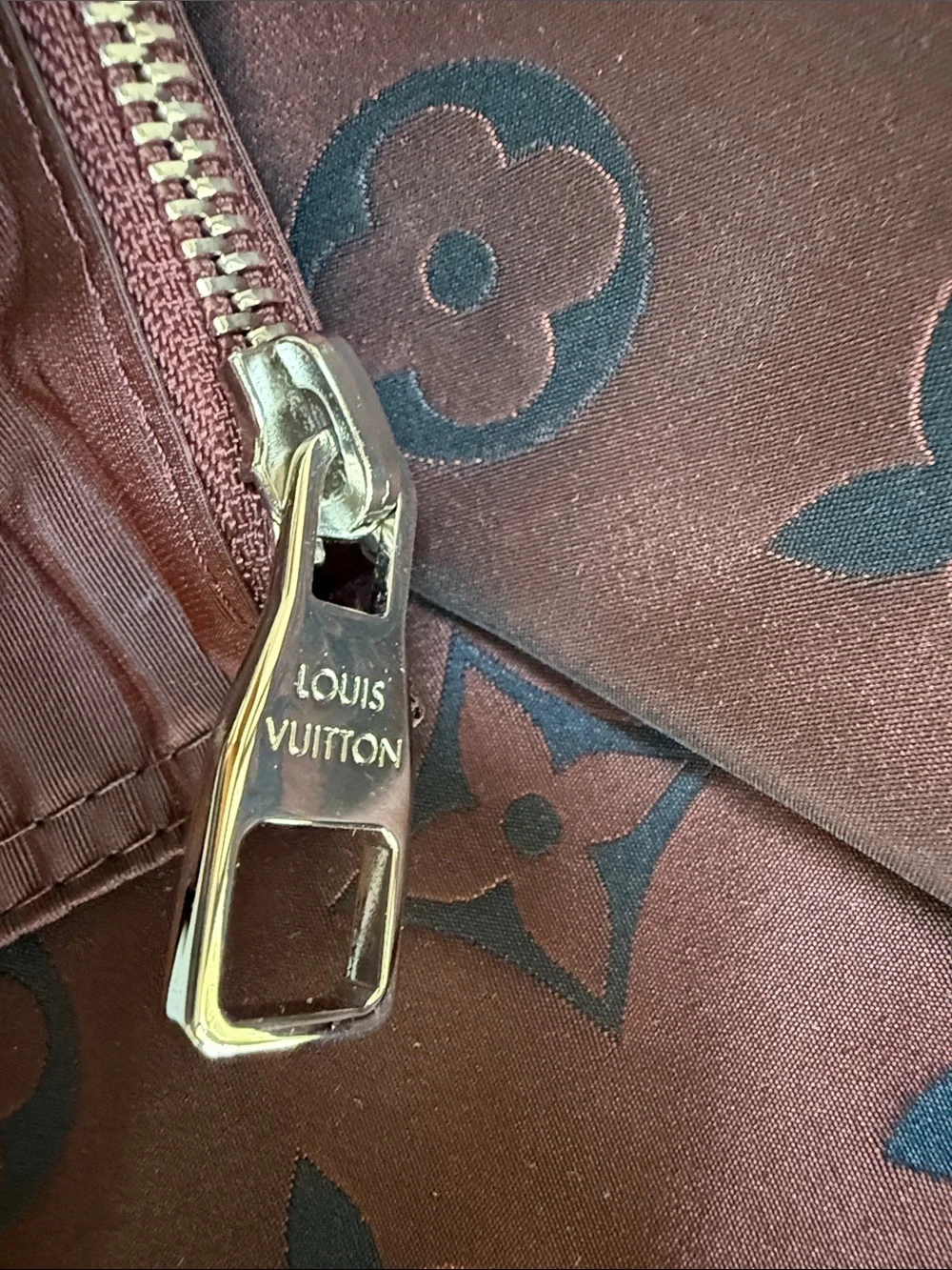Louis Vuitton iridescent Dark Brown Monogram Tote Bag with Black Motif - Picture 9 of 9